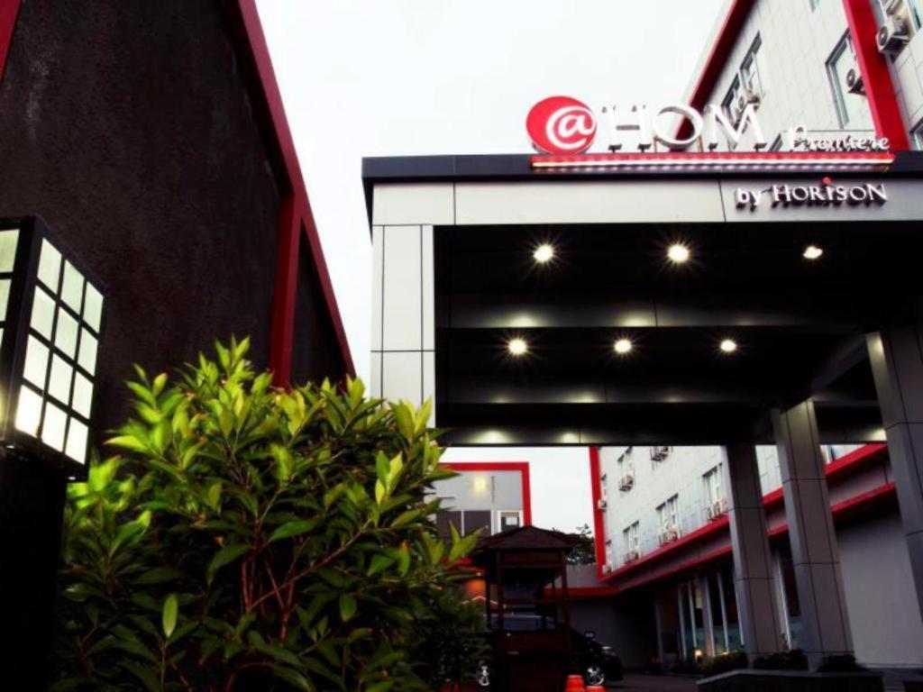 @Hom Premiere Cilacap Exterior photo