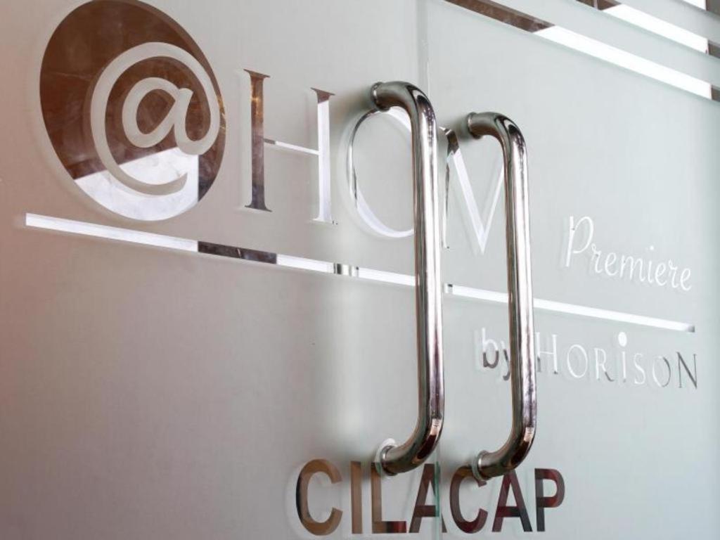 @Hom Premiere Cilacap Exterior photo