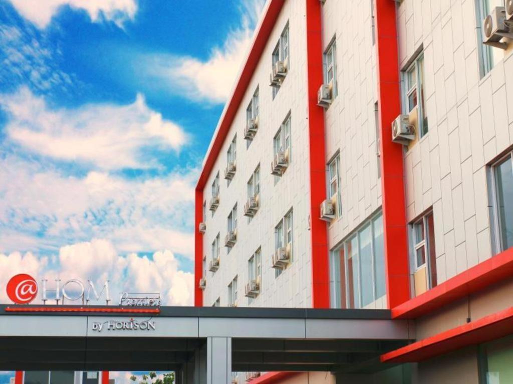 @Hom Premiere Cilacap Exterior photo