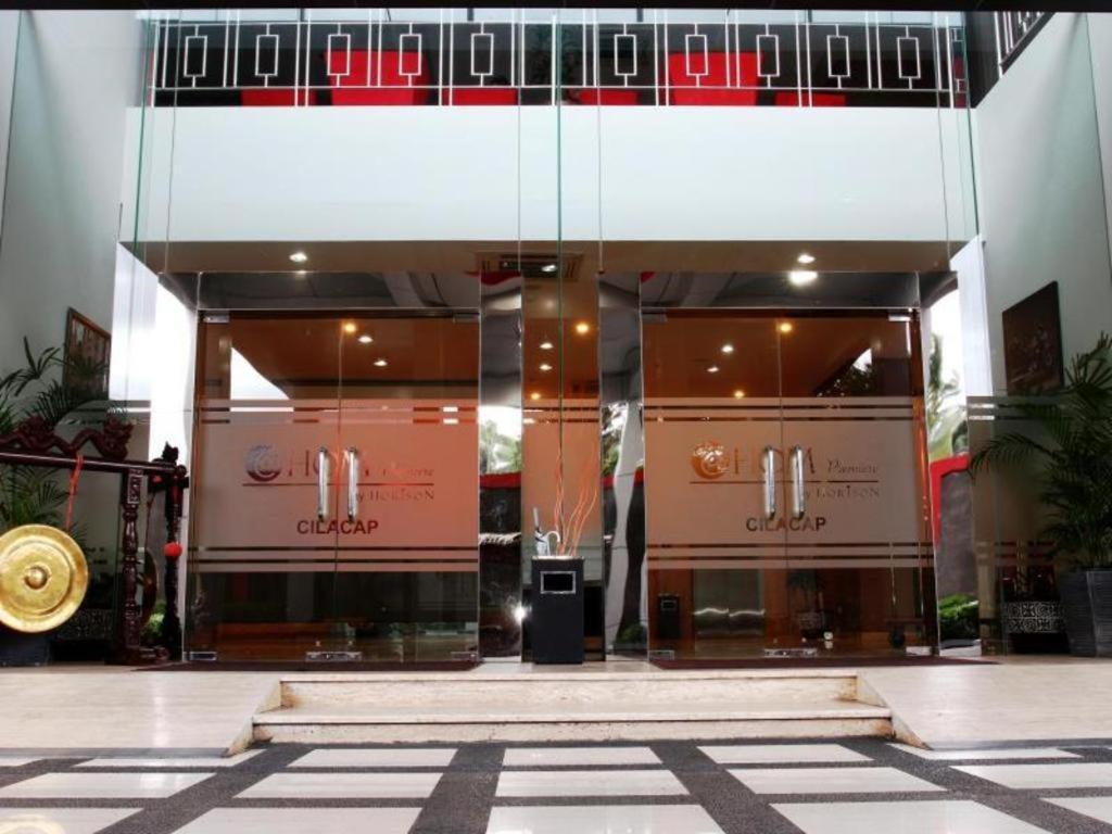 @Hom Premiere Cilacap Exterior photo