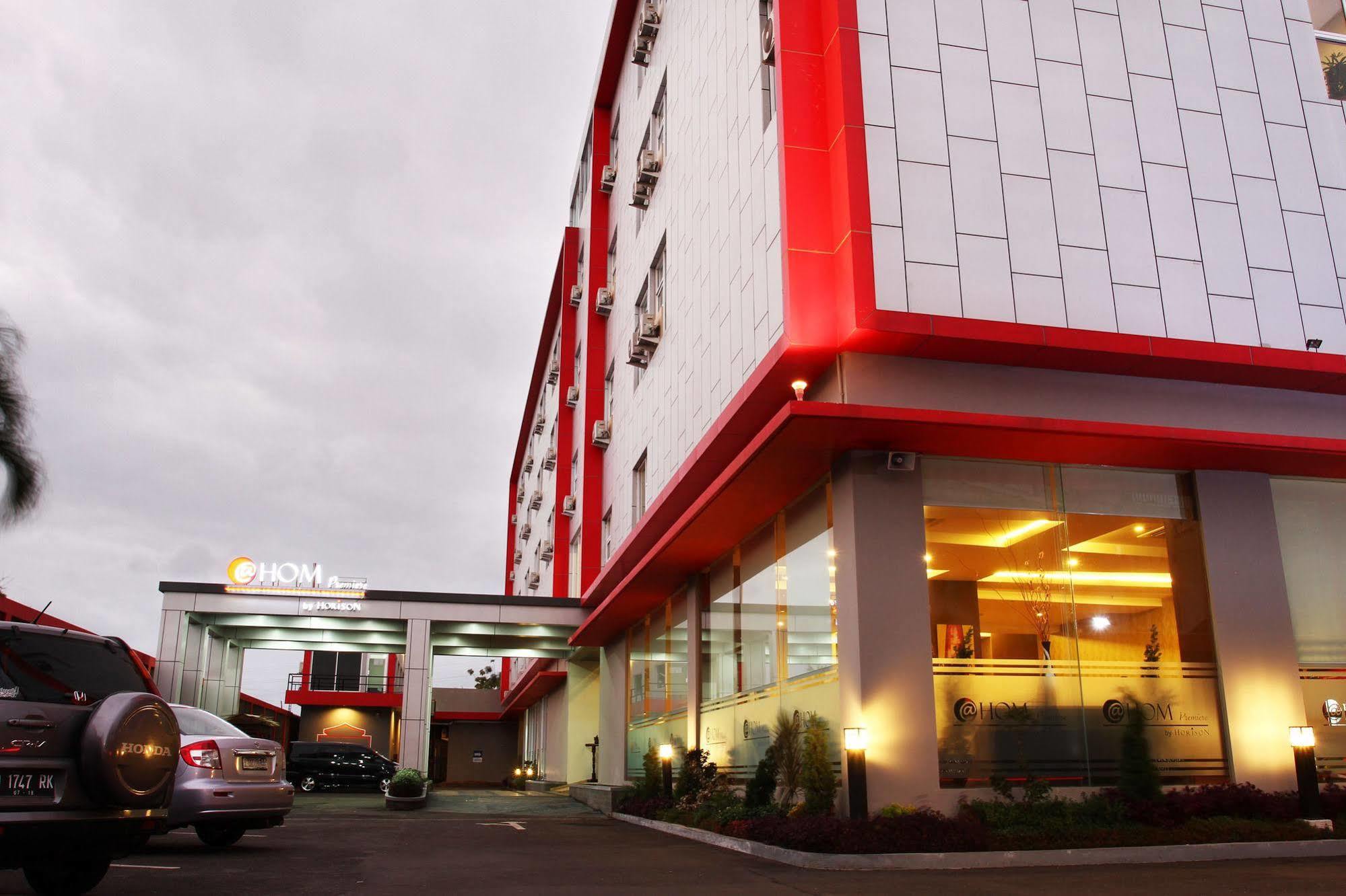 @Hom Premiere Cilacap Exterior photo