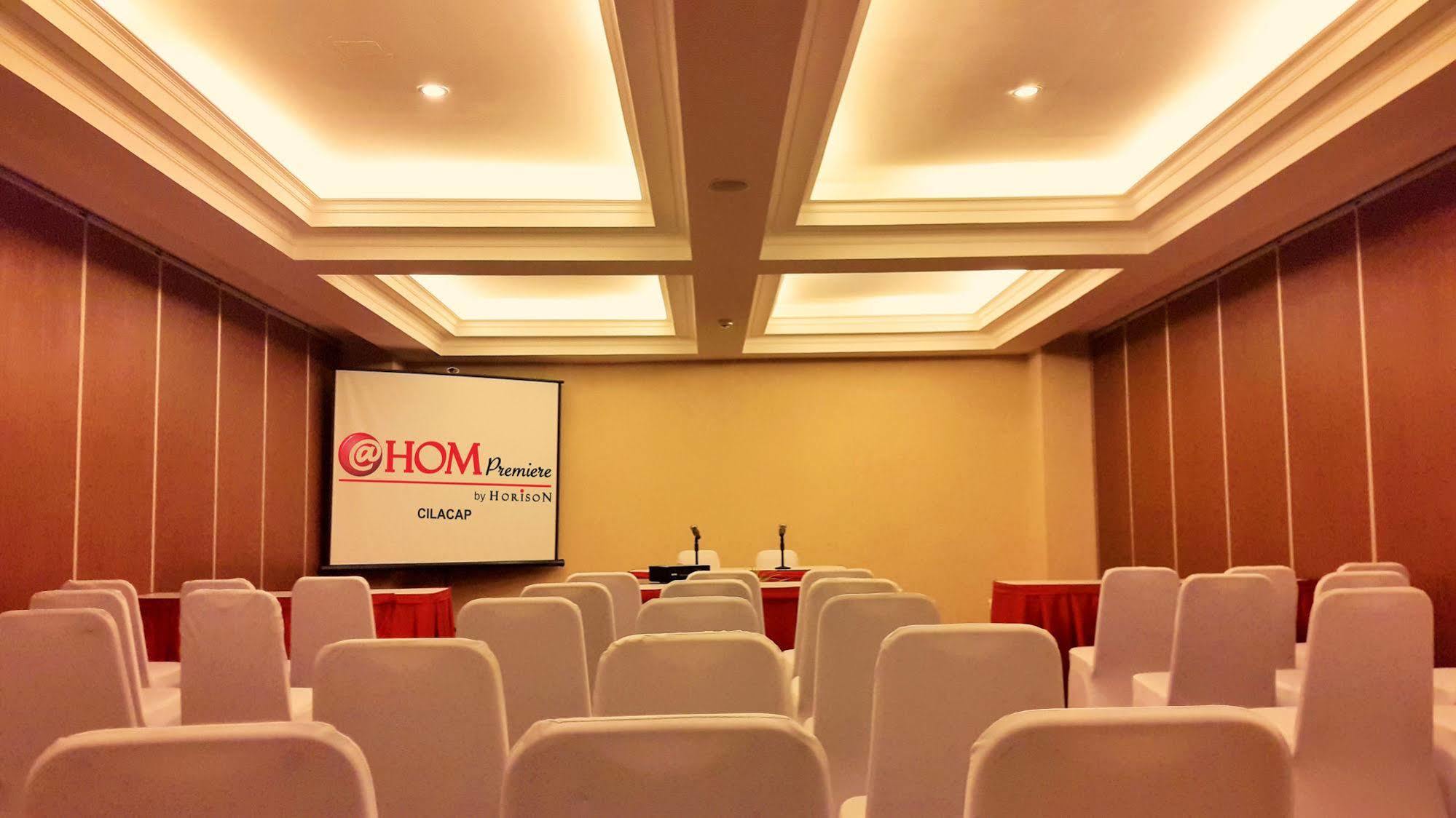 @Hom Premiere Cilacap Exterior photo